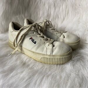 Fila Shoes Women’s Size‎ 9 Leather Lace Up Sneaker’s Has some Flaws